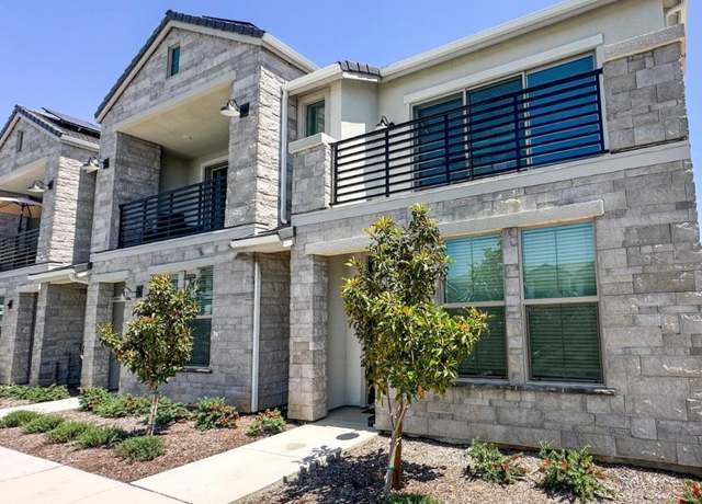 Property at 480 W Balsam Ln, Clovis, CA 93611, 2 beds, 2 baths