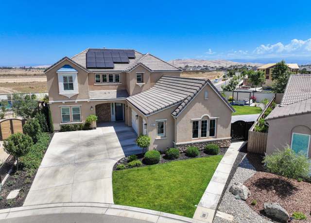 Property at 2141 N Rogers Ln, Clovis, CA 93619, 5 beds, 3.5 baths
