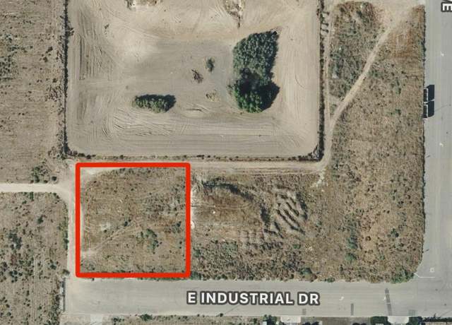 Property at 1 E Idustrial Dr, Parlier, CA 93648