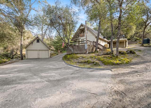 Property at 49489 Greenacre Dr, Oakhurst, CA 93644, 3 beds, 3 baths