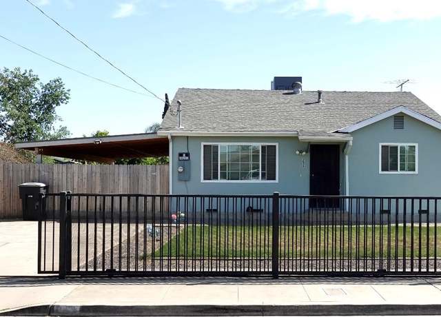 Property at 215 W Vine Ave, Visalia, CA 93291, 3 beds, 1 bath
