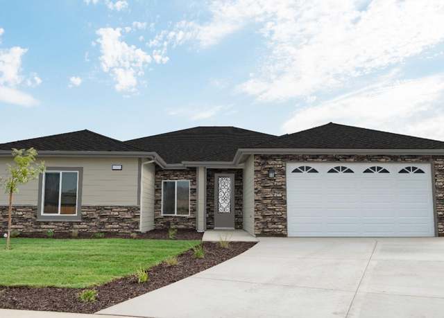 Property at 1054 N Acacia St, Woodlake, CA 93286, 3 beds, 2 baths