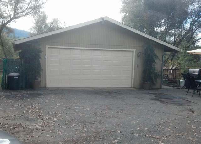 Property at 39256 John West Rd, Oakhurst, CA 93644, 3 beds, 2 baths