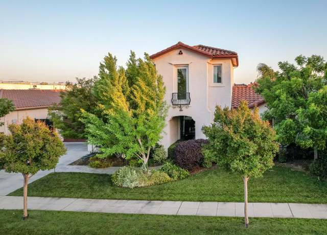 Property at 172 Omaha Ave, Clovis, CA 93619, 6 beds, 4.5 baths