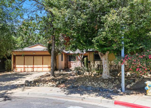 Property at 2214 Fordham Ave, Clovis, CA 93611, 4 beds, 1.75 baths