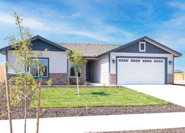 Property at 1017 N Acacia St, Woodlake, CA 93286, 4 beds, 2 baths