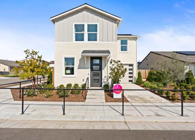 Property at 6538 E Crimson Dr, Fresno, CA 93727, 3 beds, 2.5 baths