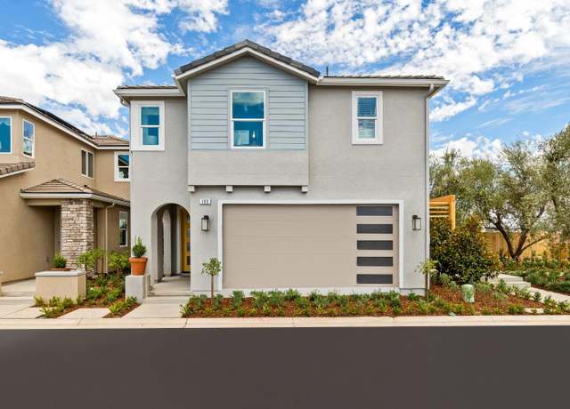 Property at 189 Nabors Dr S, Madera, CA 93636, 3 beds, 2.5 baths