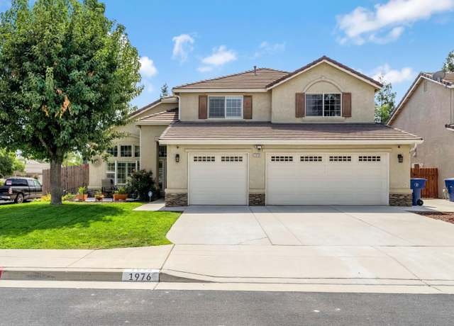 Property at 1976 Decatur Ave, Clovis, CA 93611, 4 beds, 3 baths