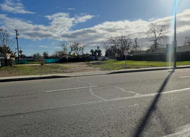 Property at 236 E Whitesbridge Ave, Fresno, CA 93706