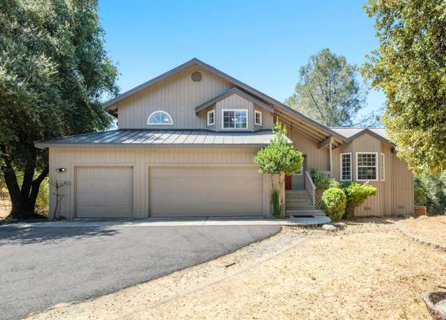 Property at 39301 Moonray Ln, Oakhurst, CA 93644, 4 beds, 3 baths