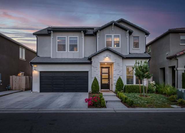 Property at 11425 N Via Campagna Dr, Fresno, CA 93730, 4 beds, 3 baths