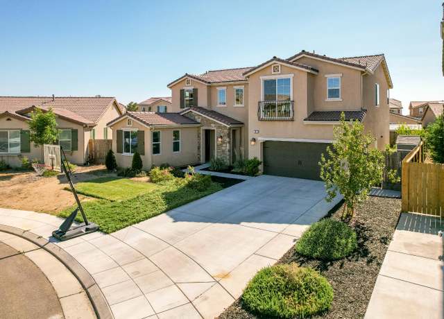 Property at 1072 Soledad Ave, Clovis, CA 93619, 5 beds, 3.75 baths