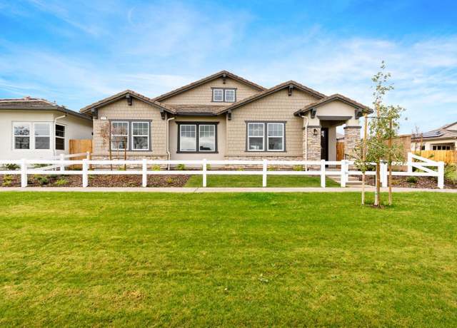 Property at 285 S Huckleberry Ln S, CA 93636, 2 beds, 2.5 baths