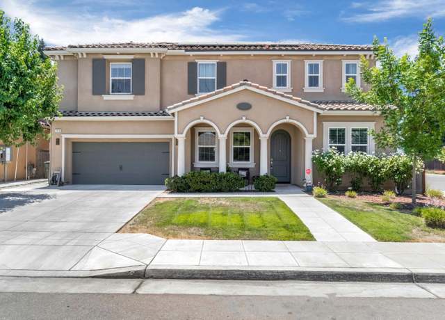 Property at 2076 Chennault Ave, Clovis, CA 93611, 7 beds, 5 baths