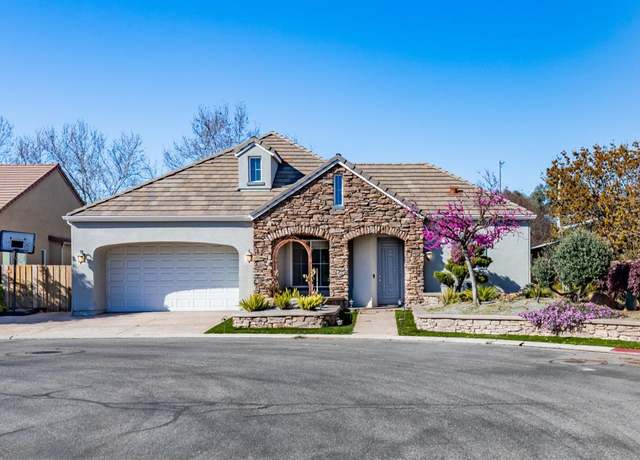Property at 11 W Serena Ave, Clovis, CA 93619, 3 beds, 2.5 baths
