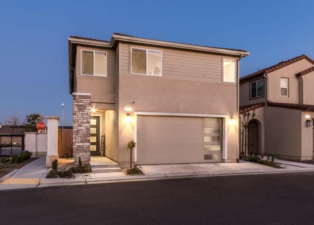 Property at 2037 N Rogers Ln, Clovis, CA 93619, 3 beds, 2.5 baths