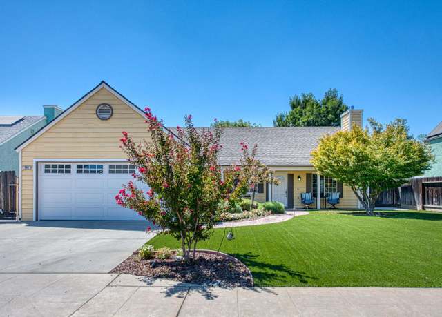 Property at 980 N Adler Ave, Clovis, CA 93611, 3 beds, 2 baths