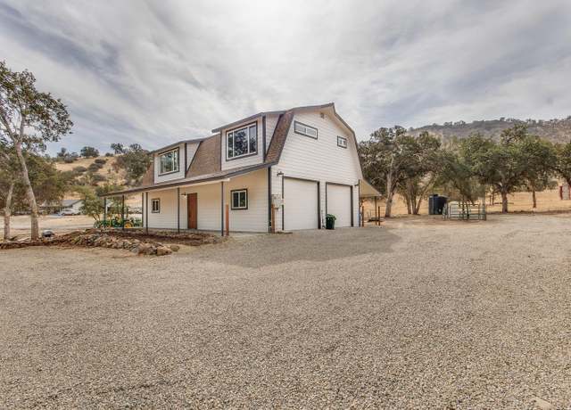 Property at 6443 Bellows Dr, Sanger, CA 93657, 3 beds, 2 baths