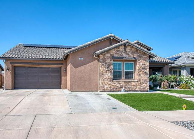 Property at 2025 Hemma St, Kingsburg, CA 93631, 5 beds, 3 baths