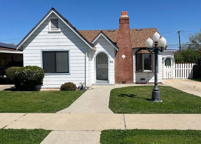 Property at 311 S K St, Madera, CA 93637, 3 beds, 2.5 baths