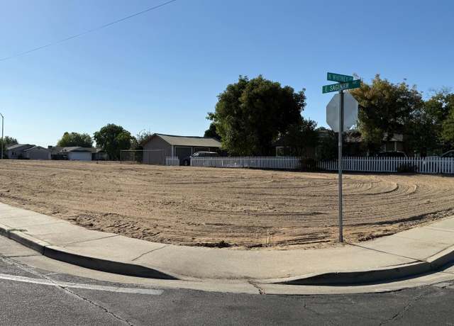 Property at 890 N Whitney Ave, Dinuba, CA 93618