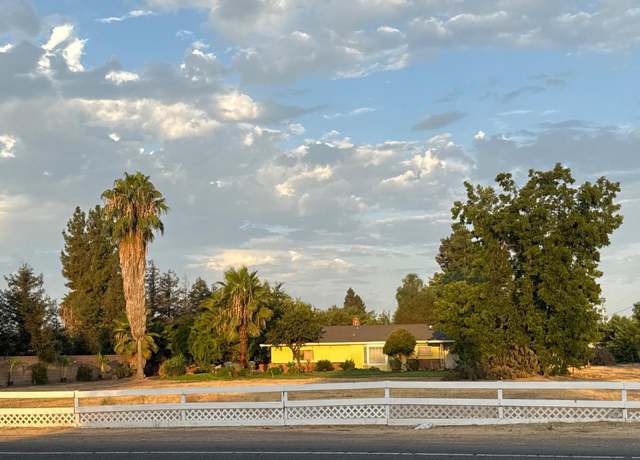 Property at 2691 N Brawley Ave, Fresno, CA 93722, 3 beds, 1.5 baths