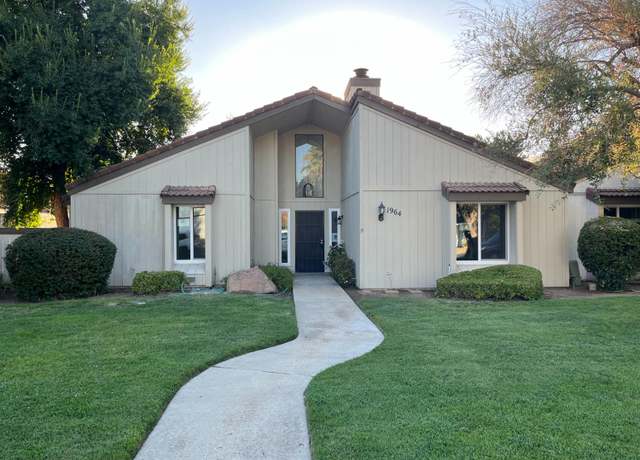 Property at 1964 Cougar Ln, Clovis, CA 93611, 2 beds, 1.75 baths