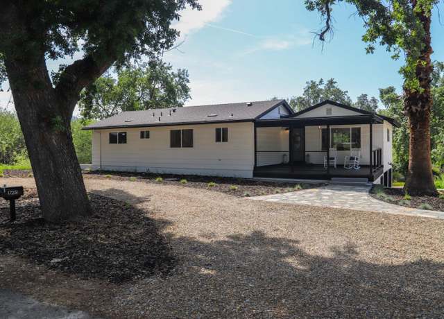 Property at 17231 E Trimmer Springs Rd, Sanger, CA 93657, 6 beds, 3 baths