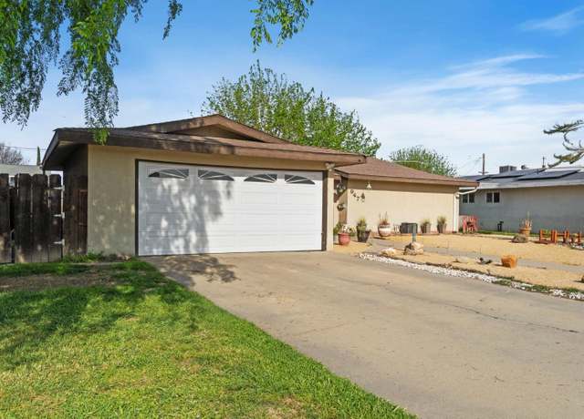 Property at 947 E Cinnamon Dr, Lemoore, CA 93245, 4 beds, 2 baths