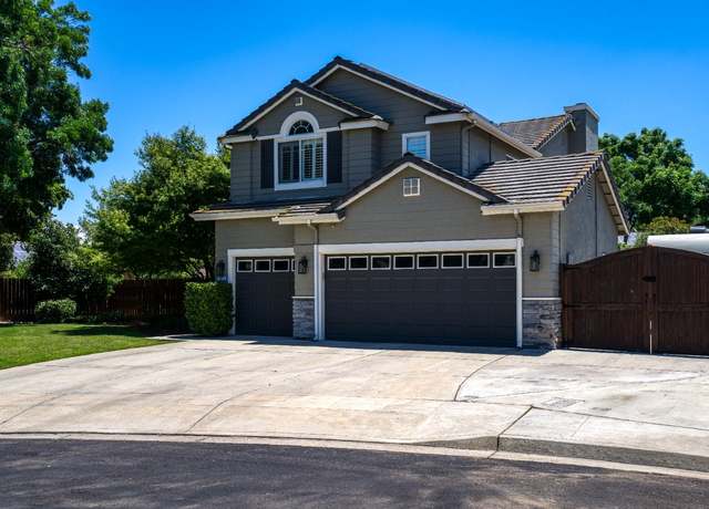 Property at 1075 N Jasmine Ave, Clovis, CA 93611, 4 beds, 3 baths