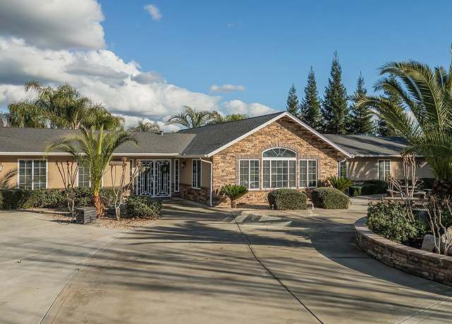 Property at 7010 S Frankwood Ave, Reedley, CA 93654, 4 beds, 3.5 baths