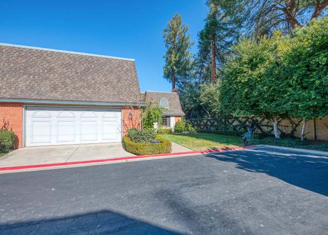 Property at 2806 W Kensington Ln, Fresno, CA 93711, 2 beds, 2.25 baths