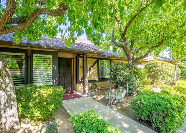 Property at 5072 N Forkner Ave, Fresno, CA 93711, 2 beds, 1.75 baths