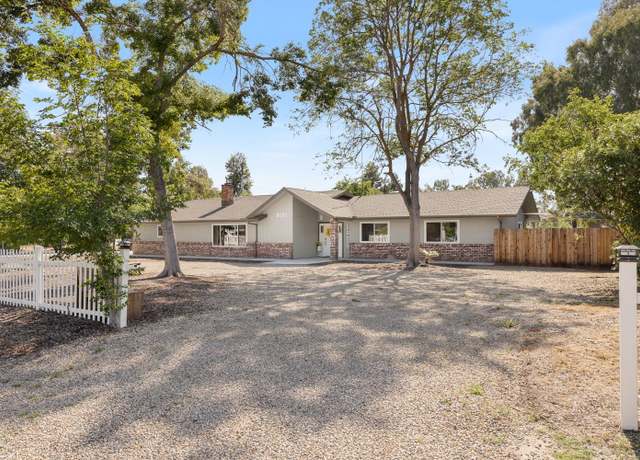 Property at 8151 Chamise Ave, Clovis, CA 93619, 4 beds, 3 baths