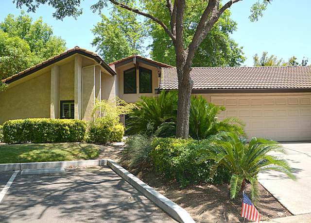 Property at 5582 N El Adobe Dr, Fresno, CA 93711, 2 beds, 1.75 baths