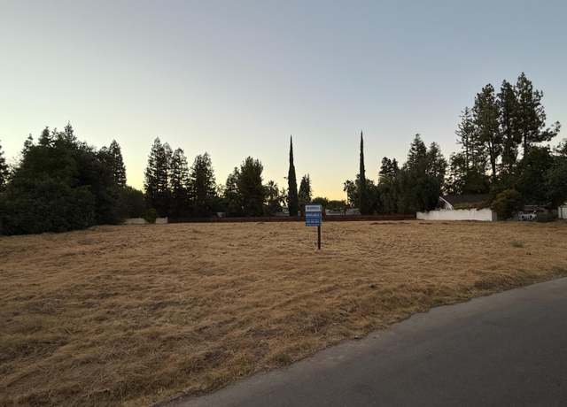Property at 7439 N Sequoia Dr, Fresno, CA 93711