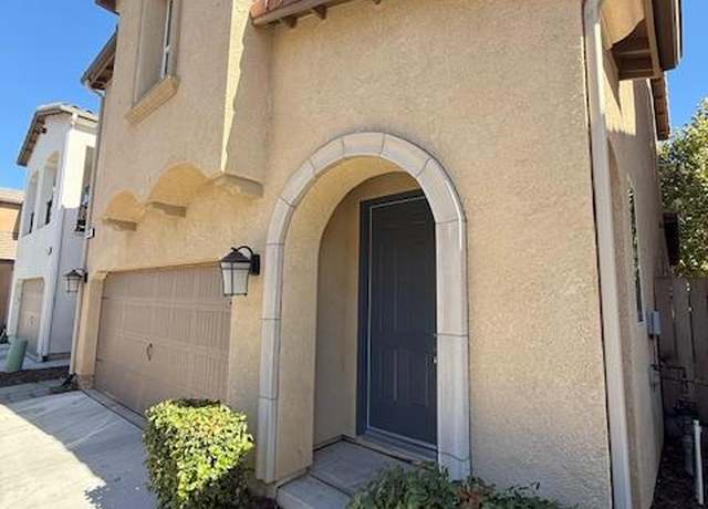 Property at 6303 E Creek View Ln, Fresno, CA 93727, 3 beds, 2.5 baths