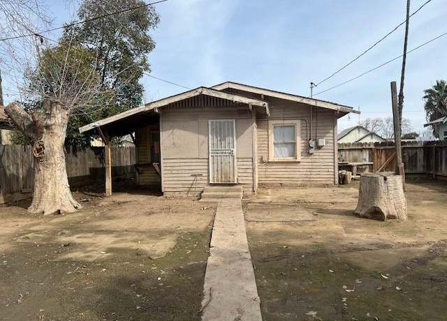 Property at 718 S G St, Madera, CA 93637, 2 beds, 1 bath