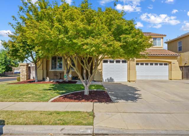 Property at 993 Pinewood Ave, Sanger, CA 93657, 5 beds, 3 baths
