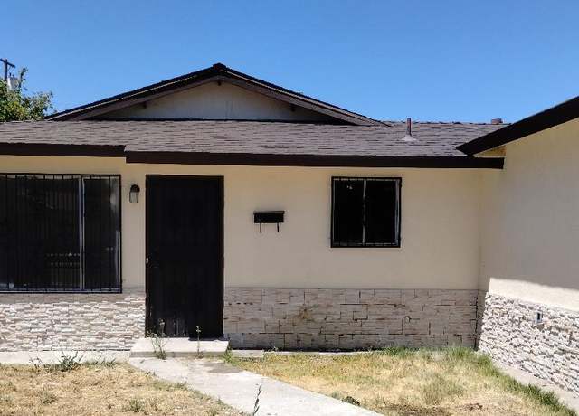 Property at 2452 Knowles St, Selma, CA 93662, 3 beds, 1 bath
