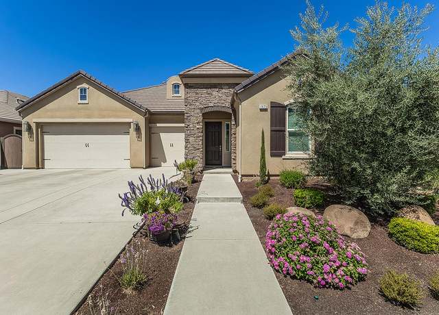 Property at 2673 Everglade Ave, Clovis, CA 93619, 4 beds, 3 baths