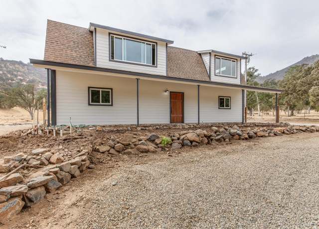 Property at 6443 Bellows Dr, Sanger, CA 93657, 3 beds, 2 baths