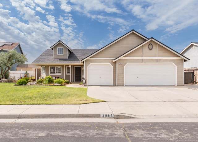 Property at 2962 Saginaw Ave, Clovis, CA 93611, 3 beds, 2 baths