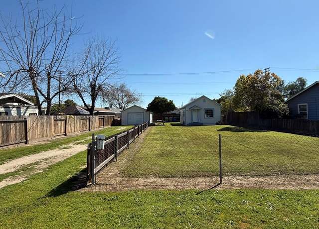 Property at 2824 C St, Selma, CA 93662, 2 beds, 1 bath