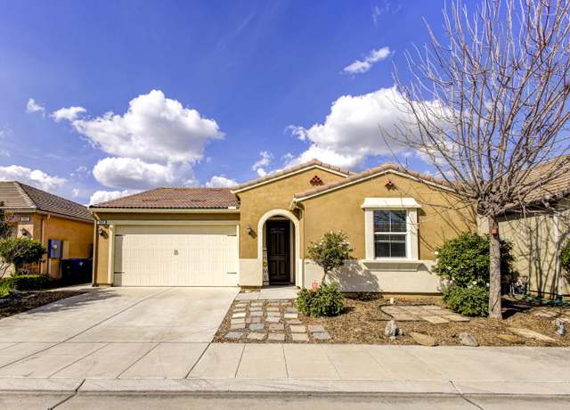 Property at 3831 Joaquin Ave, Clovis, CA 93619, 3 beds, 2 baths