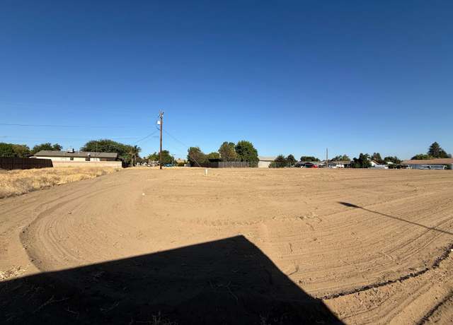 Property at 815 N Hayes Ave, Dinuba, CA 93618