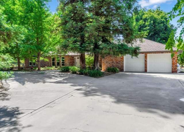 Property at 6303 N Montana Ave, Clovis, CA 93619, 5 beds, 2.5 baths