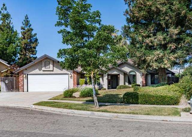 Property at 7631 N 9th St, Fresno, CA 93720, 4 beds, 2 baths