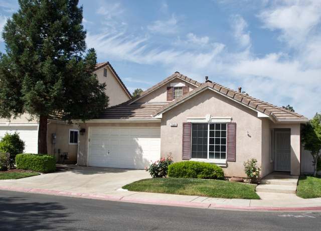 Property at 7581 N Trellis Cir, Fresno, CA 93720, 3 beds, 2 baths